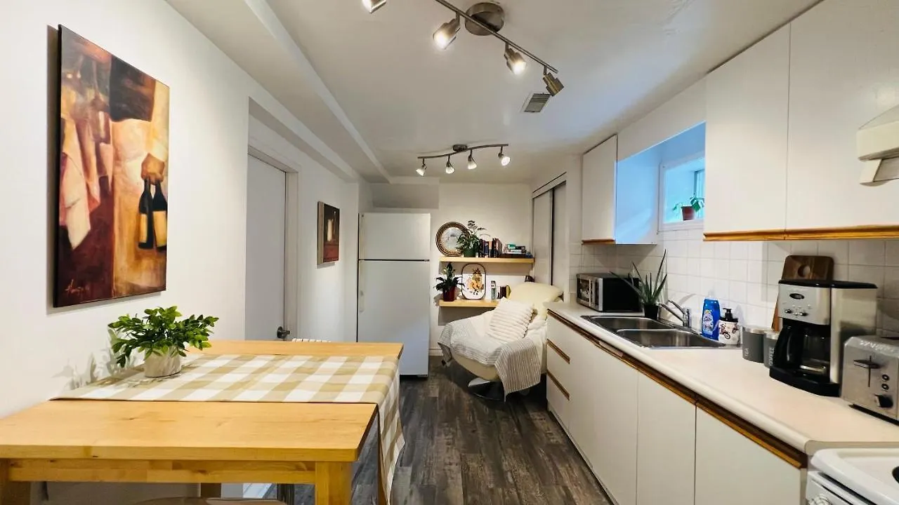 Toronto Bed & Breakfast - Free Parking 0*,