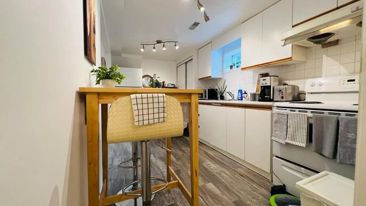 Toronto Bed & Breakfast - Free Parking