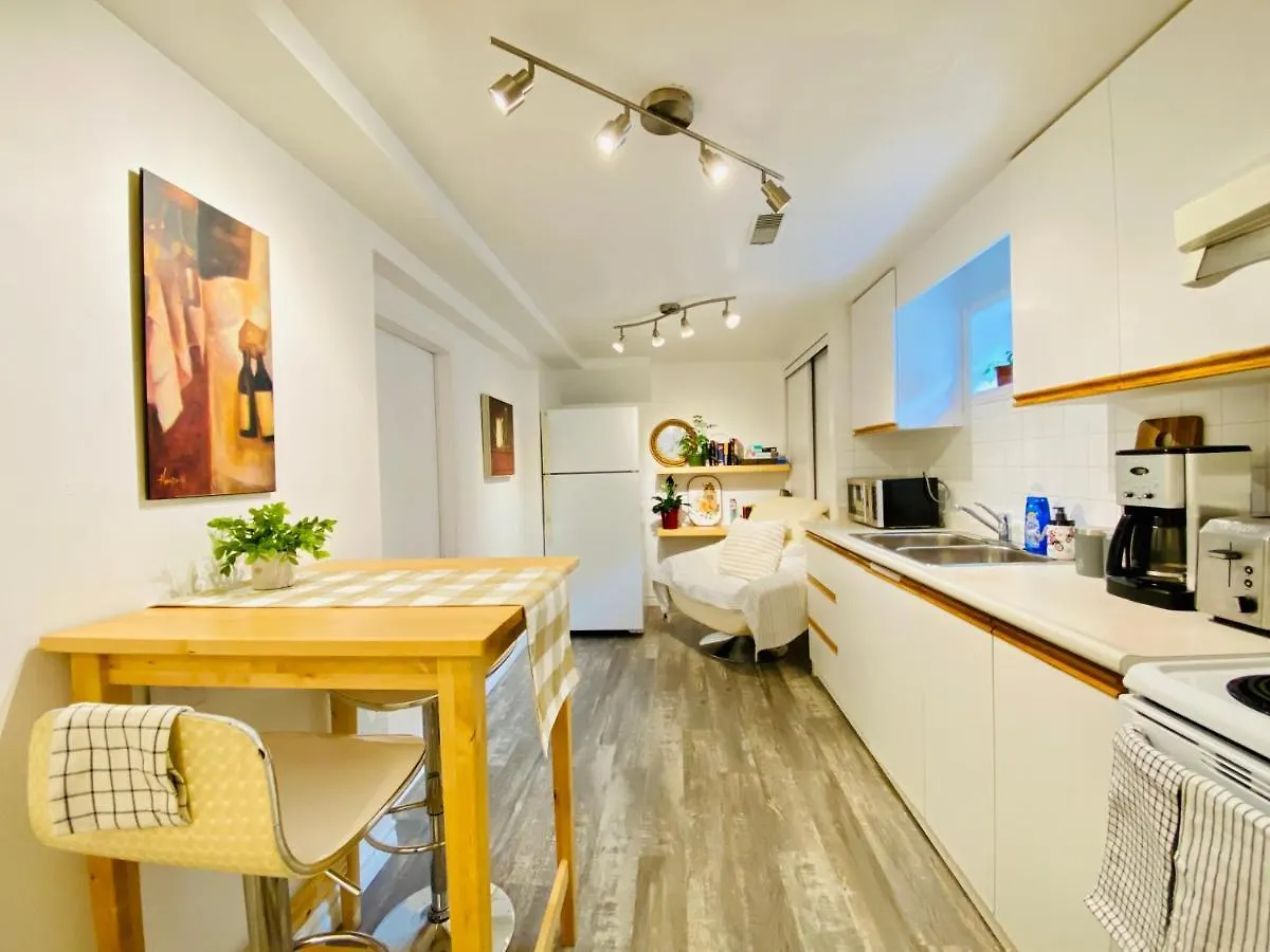 Toronto Bed & Breakfast - Free Parking