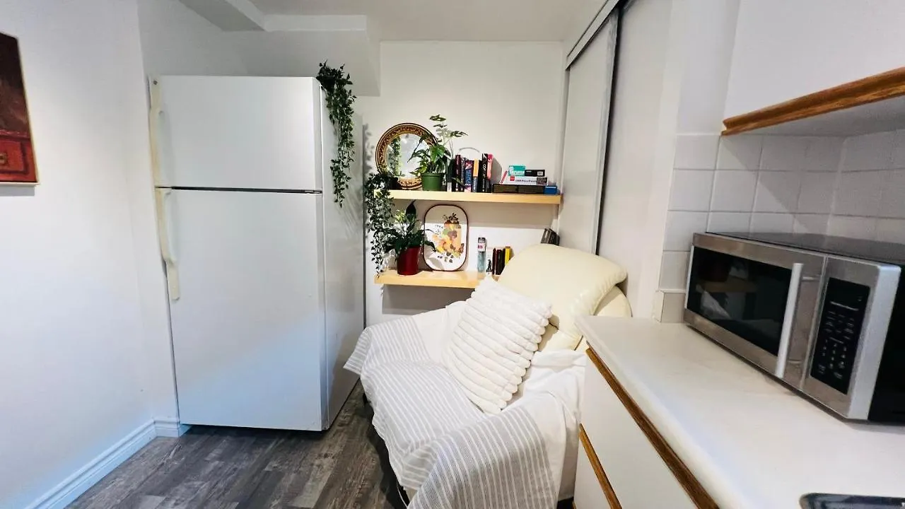 Toronto Bed & Breakfast - Free Parking