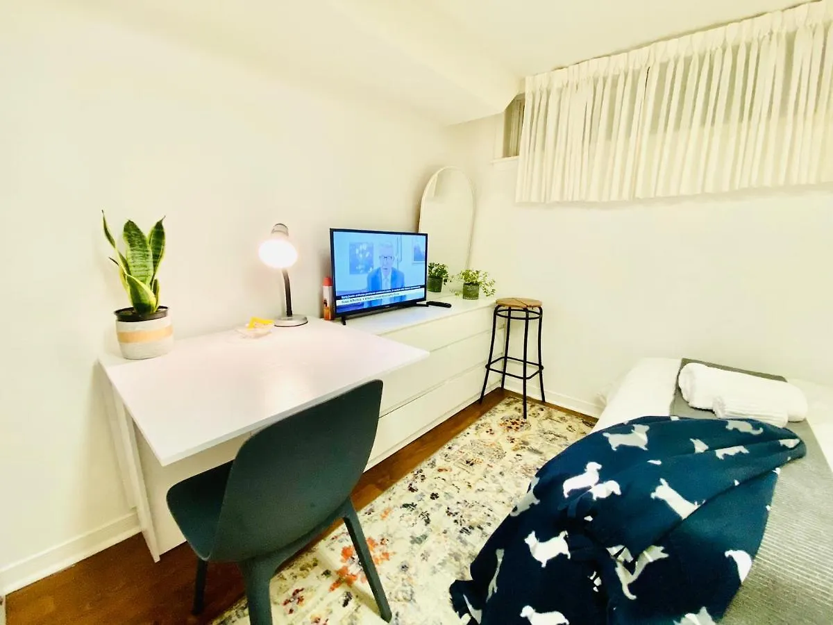 Toronto Bed & Breakfast - Free Parking Canada