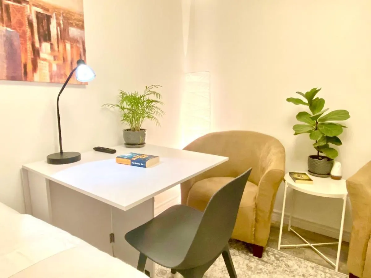Toronto Bed & Breakfast - Free Parking 0*,  Canada