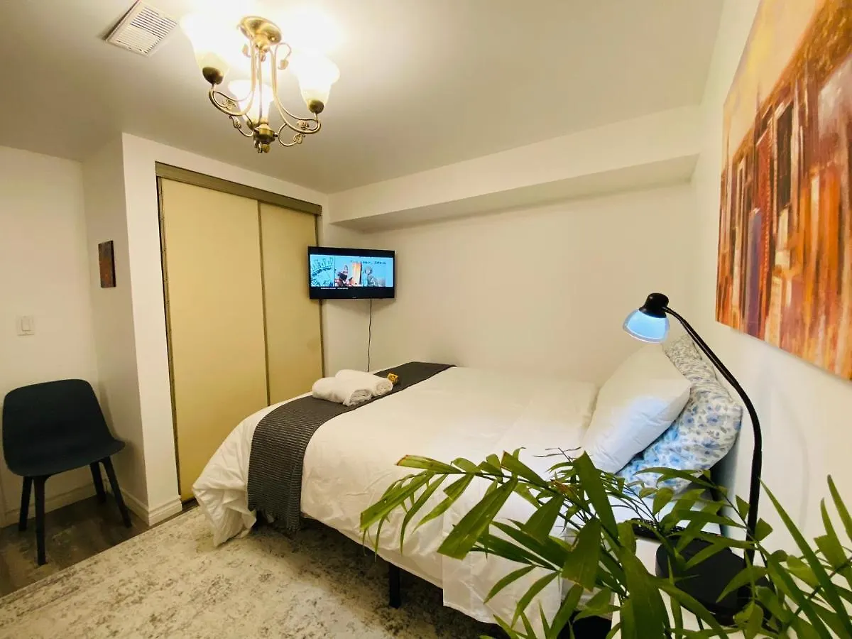 Toronto Bed & Breakfast - Free Parking