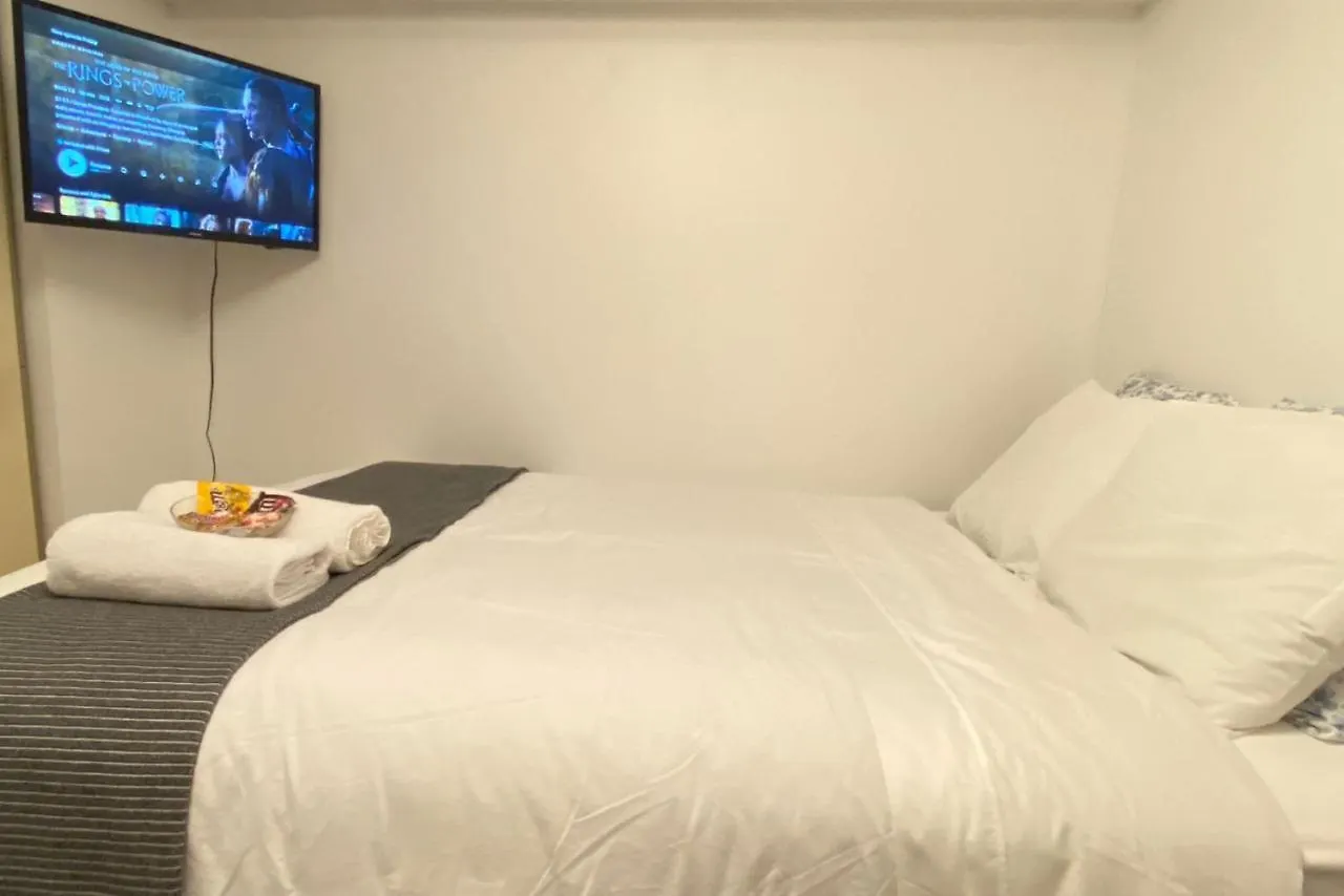 Toronto Bed & Breakfast - Free Parking