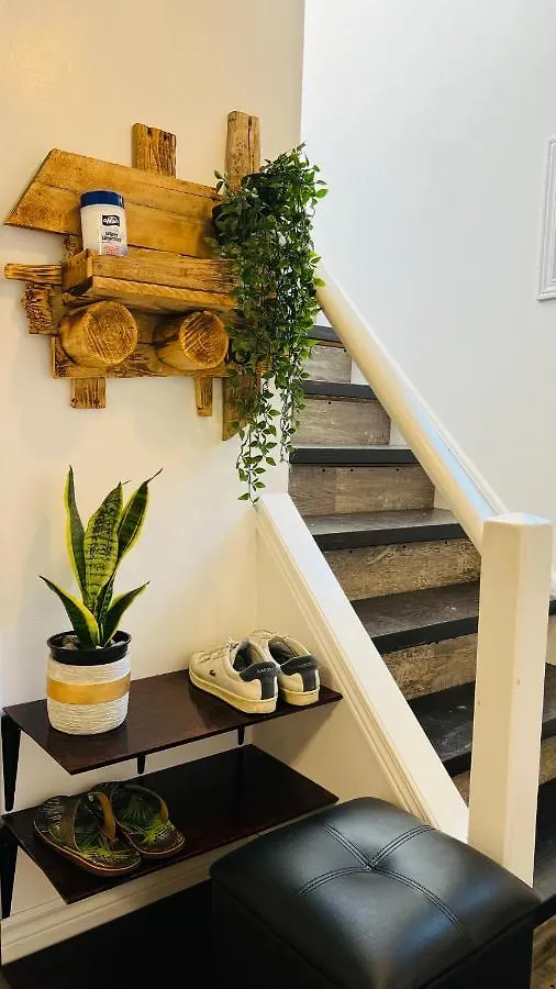 Toronto Bed & Breakfast - Free Parking