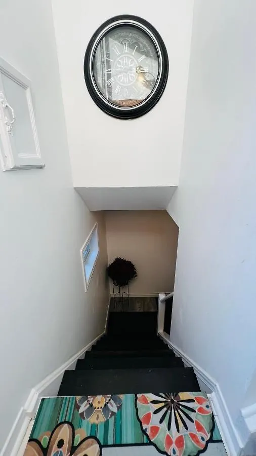 Toronto Bed & Breakfast - Free Parking 0*,