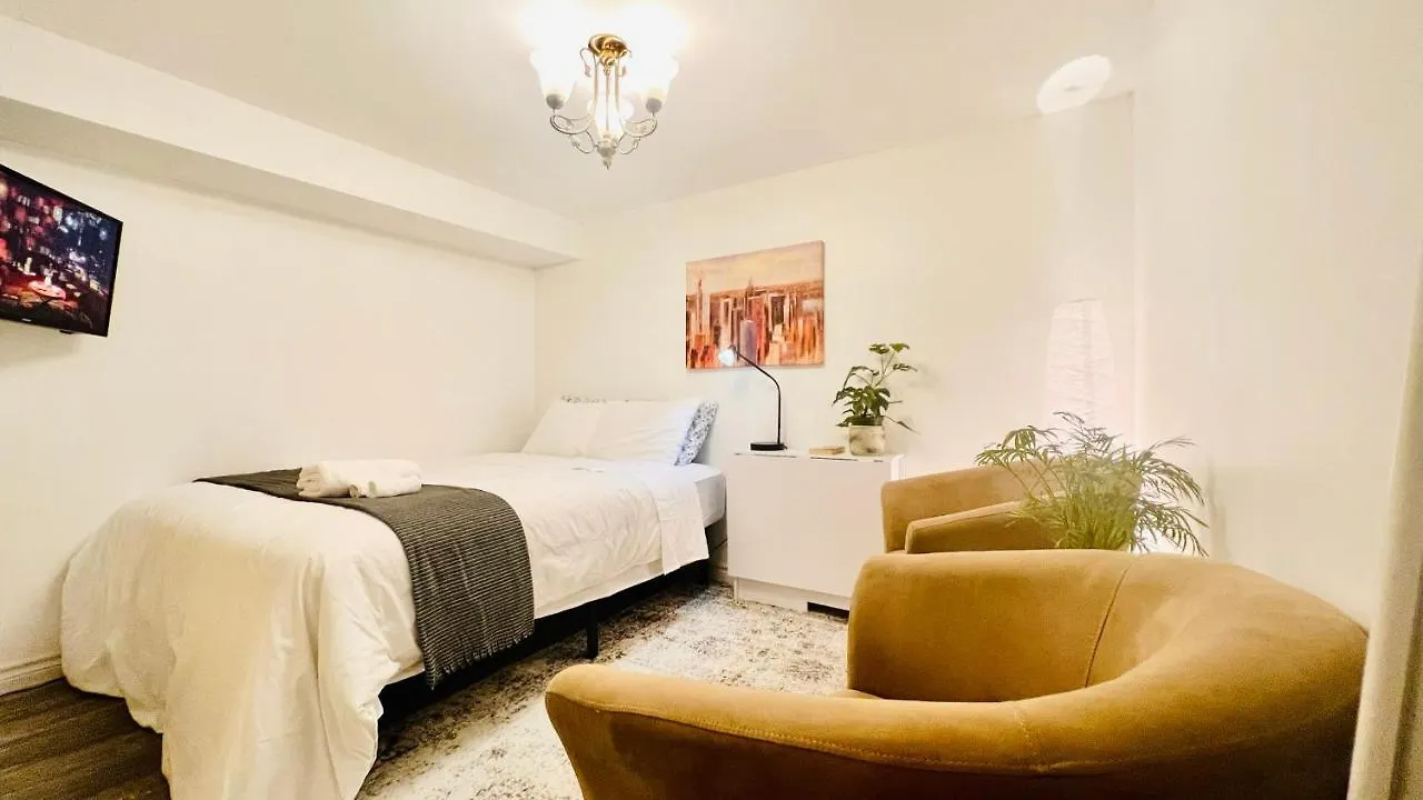 Toronto Bed & Breakfast - Free Parking