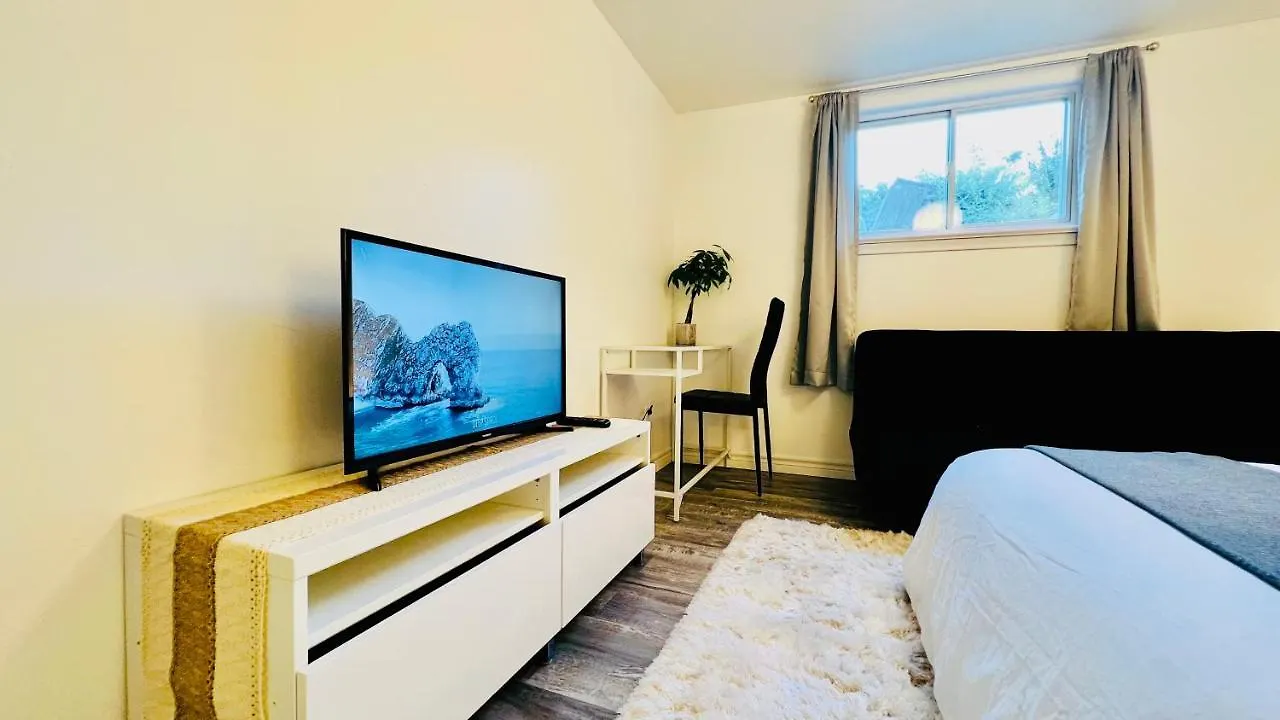 Toronto Bed & Breakfast - Free Parking