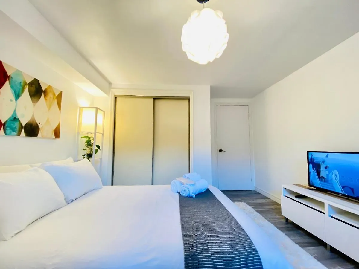 Toronto Bed & Breakfast - Free Parking Canada