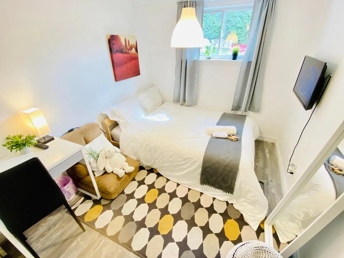 Toronto Bed & Breakfast - Free Parking 0*,  Canada