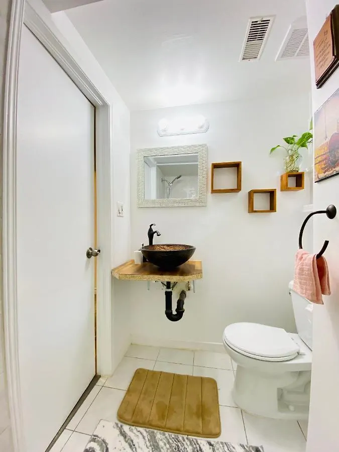 Toronto Bed & Breakfast - Free Parking Canada