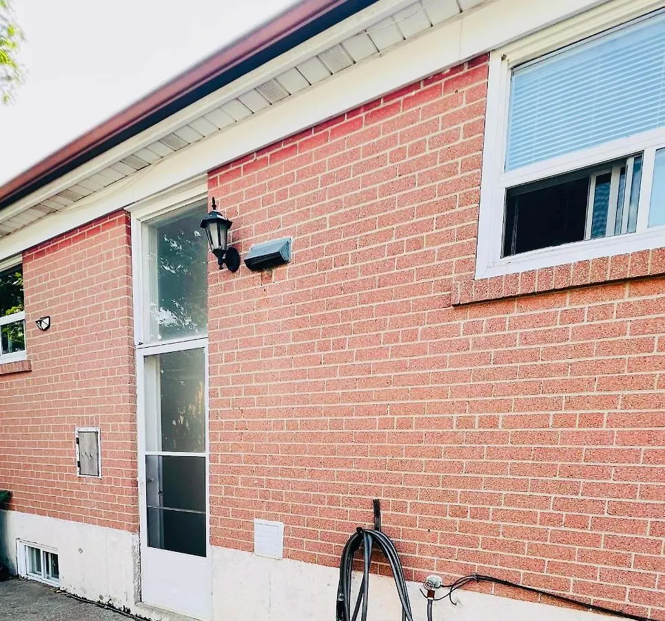 Toronto Bed & Breakfast - Free Parking