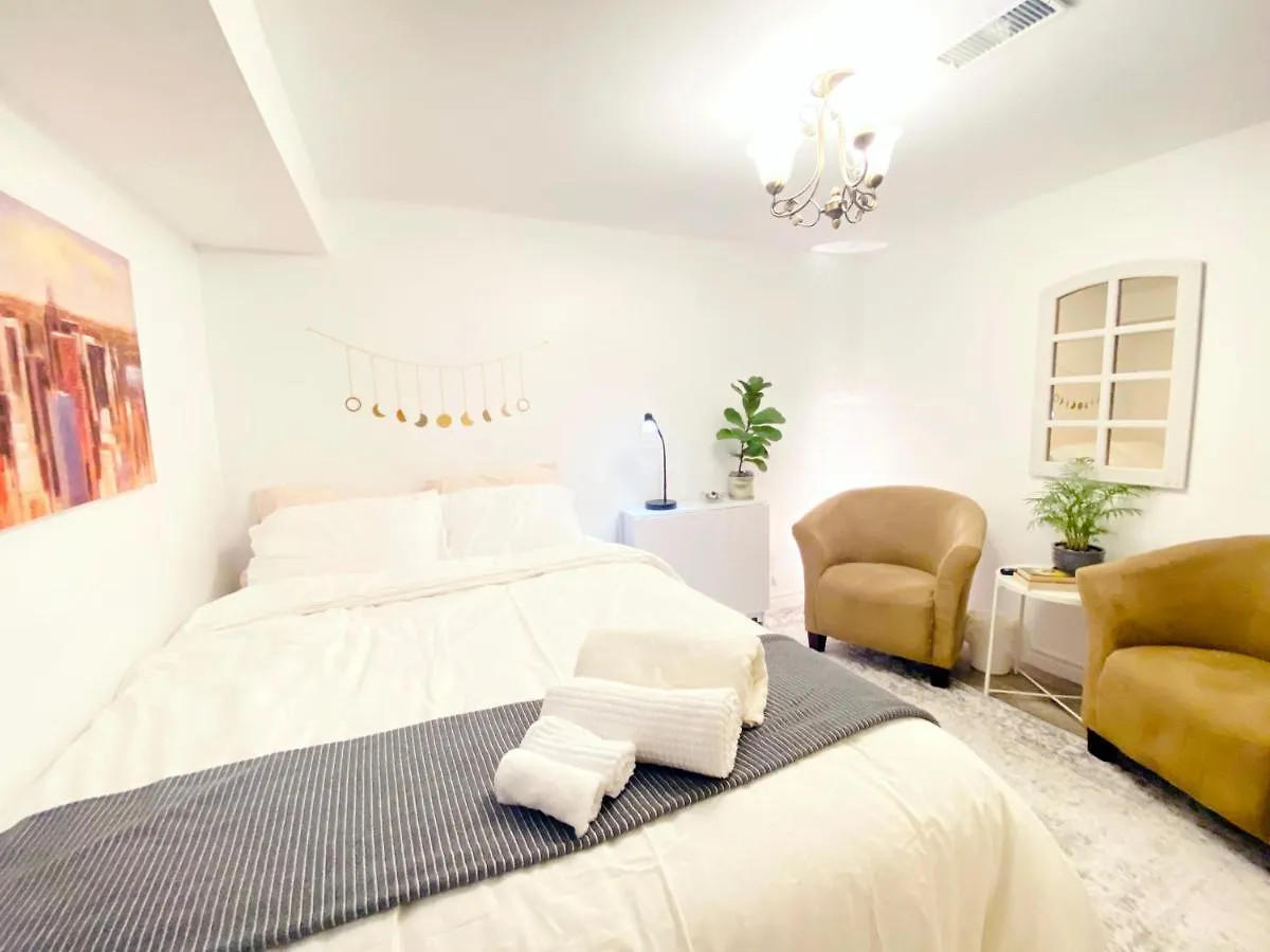 Toronto Bed & Breakfast - Free Parking Kanada