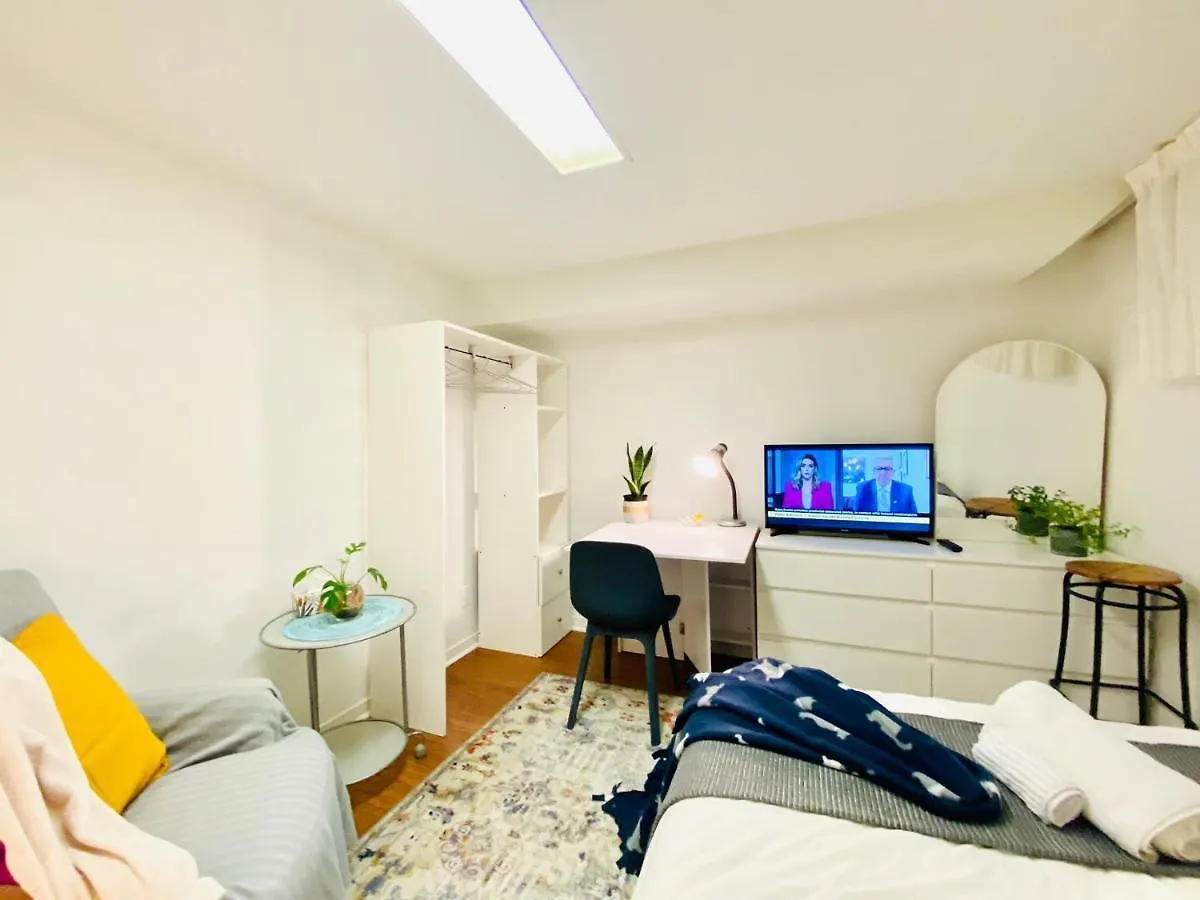 Toronto Bed & Breakfast - Free Parking