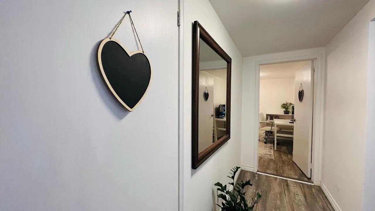 Toronto Bed & Breakfast - Free Parking 0*,  Canada