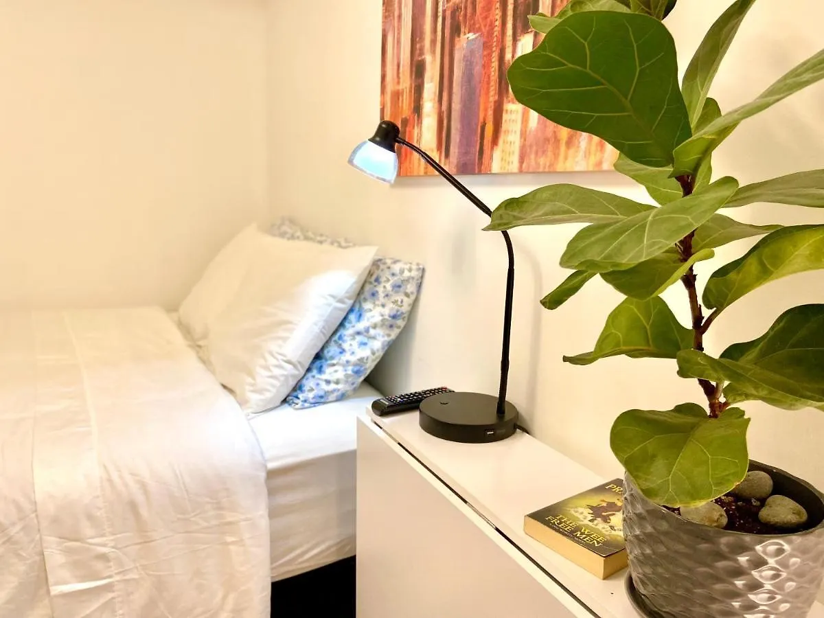 Toronto Bed & Breakfast - Free Parking 0*,