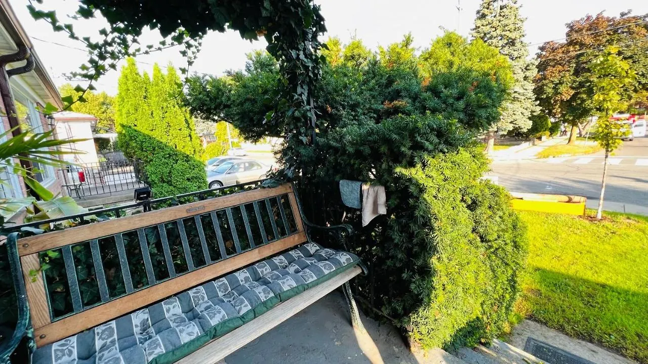 Toronto Bed & Breakfast - Free Parking 0*,