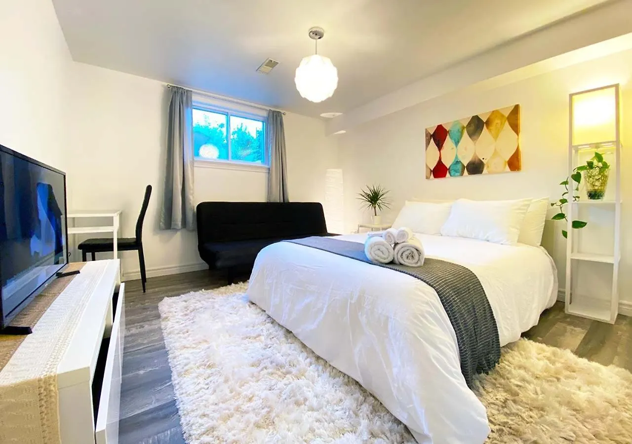 Toronto Bed & Breakfast - Free Parking