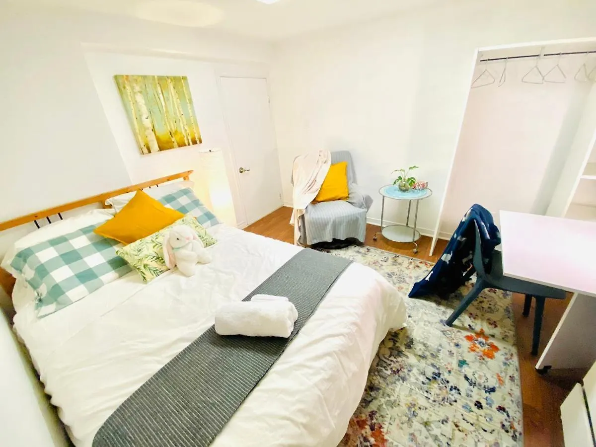 Toronto Bed & Breakfast - Free Parking